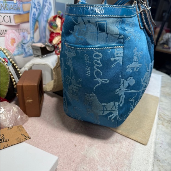 Coach East West Gallery Tote featuring iconic Horse and Carriage - Picture 2 of 8